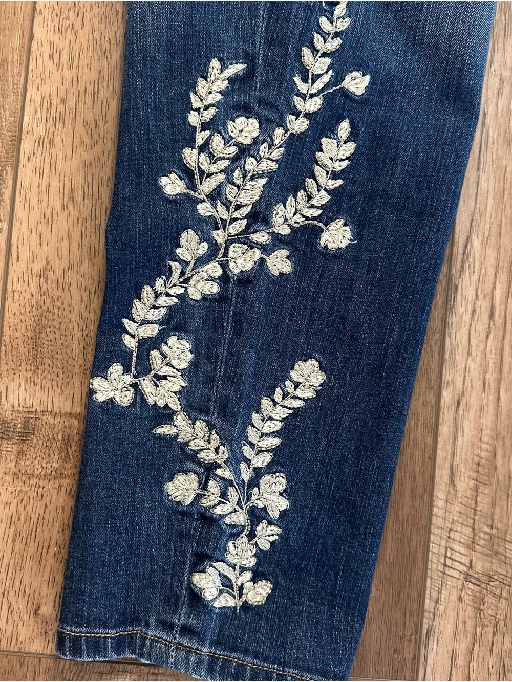 24/7 Women’s Embroidered Denim Jeans, Floral, Plus Size, Appliqué, Size 16W - Picture 8 of 13